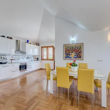 فيلة Bobica Split Kaštela