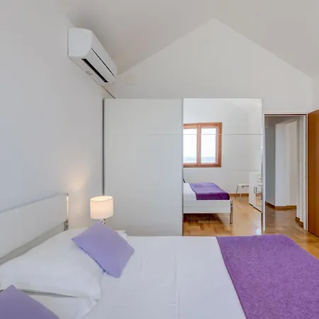 Bobica Split فيلة