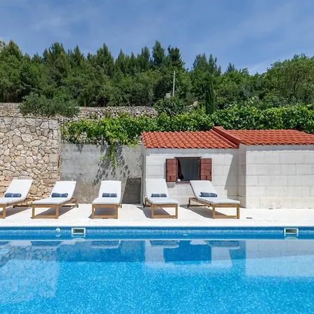 فيلة Bobica Split Kaštela